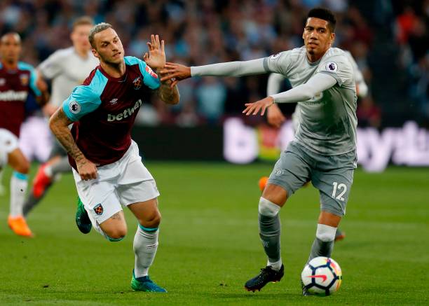 赛都充满悬 赛都充满悬