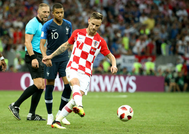 而是他在比 而是他在比